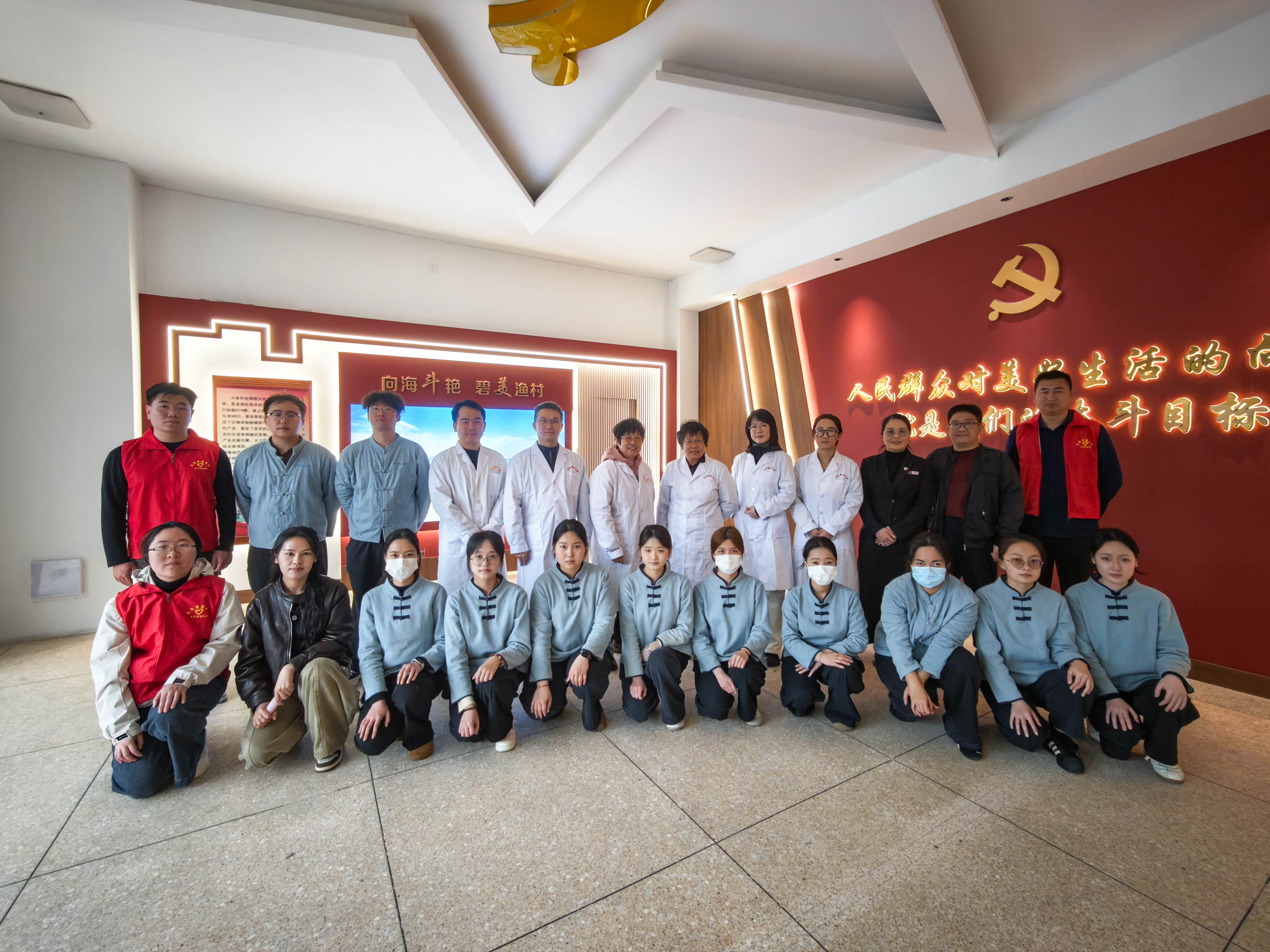 党建领航送温暖，医心为民护安康——片仔癀国药堂开展健康服务助力乡村振兴